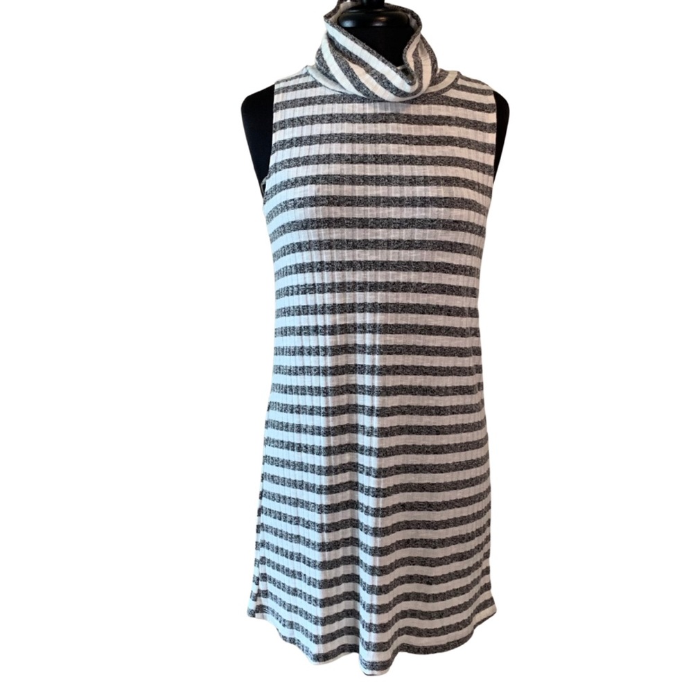 TACERA Dress Gray White Turtleneck Medium Ribbed Knit Sleeveless
